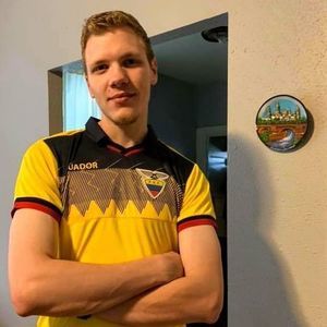 Meet your Posher, Max